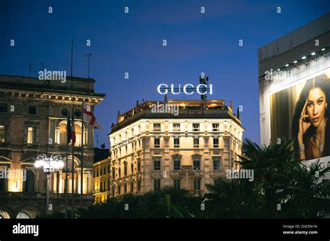 gucci building milan duomo|Tutto quello che c'è da sapere sul nuovo store di Gucci in via .